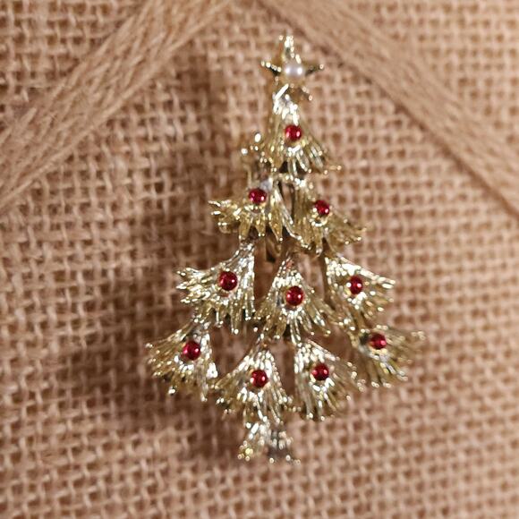 Festive Golden Christmas Tree Brooch, Vintage Christmas Themed Pin - Picture 6 of 10